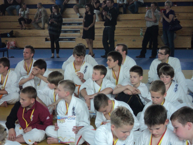 Kolejne medale ząbkowickich karateków