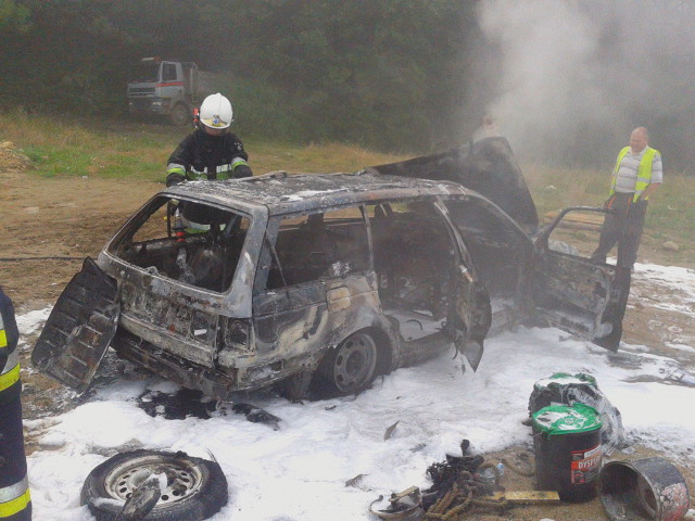 Spalone auto w Skalicach