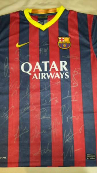Koszulka Lionela Messiego wraz z autografami
