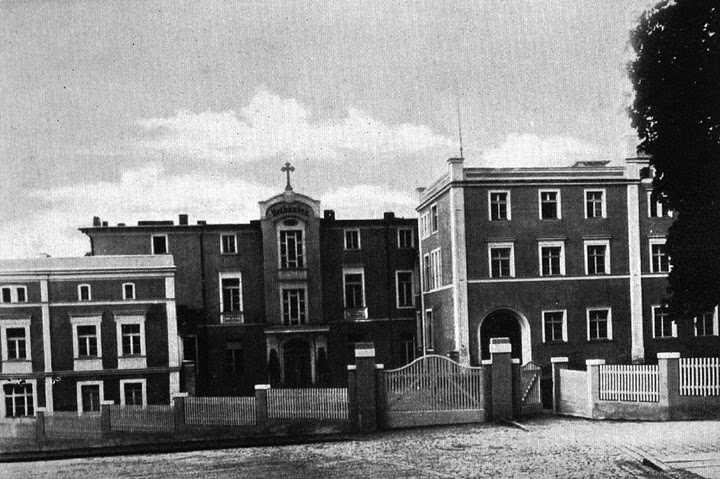 Szpital "Bethanien" i wybudowana w 1909r. szkoła pielęgniarska