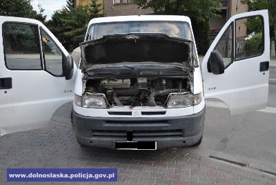 Auto, którym poruszali się zatrzymani zostało skradzione ponad miesiąc temu na terenie Oleśnicy