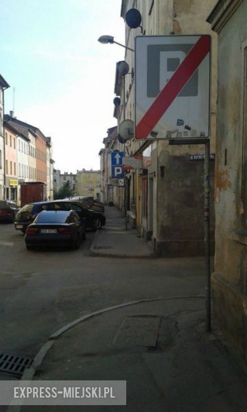 Ulica Ziębicka - znak informujący o końcu strefy płatnego parkowania