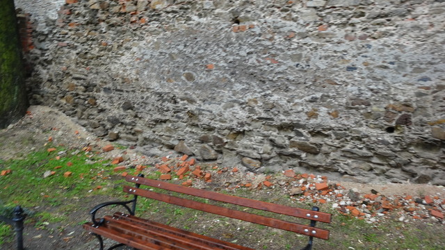 Remont murów miejskich w parku im. Sybiraków w Ząbkowicach Śląskich