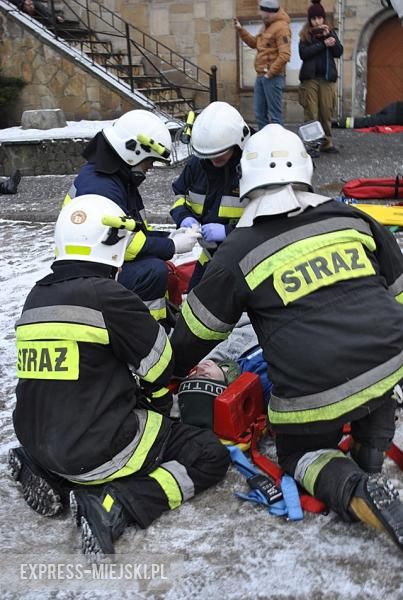 Wypadek masowy w Złotym Stoku - ćwiczenia strażaków z powiatu ząbkowickiego
