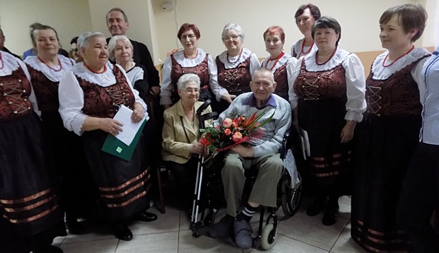 Jubileusz 55 rocznicy ślubu podopiecznych Domu Pomocy Społecznej w Ząbkowicach Śląskich
