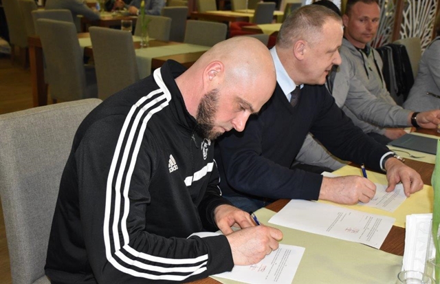 Uroczyste podpisanie umów z przedstawicielami stowarzyszeń sportowych w hotelu Bardo