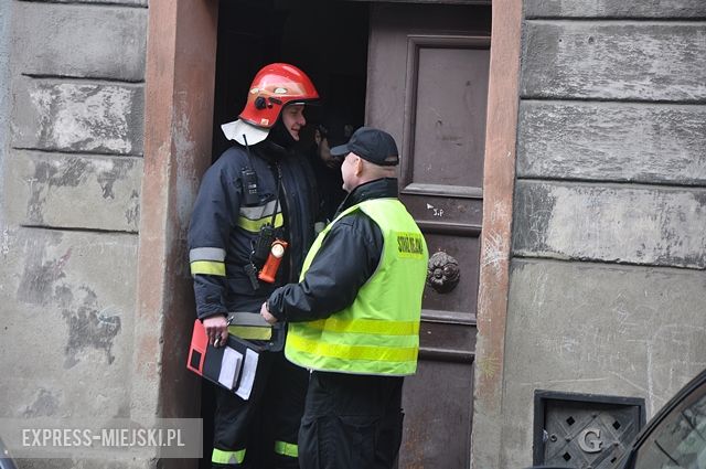 Pożar materiałów łatwopalnych na ul. Armii Krajowej w Ząbkowicach Śląskich. Ogień szybko został jednak ugaszony przez jednego z lokatorów jeszcze przed przybyciem strażaków