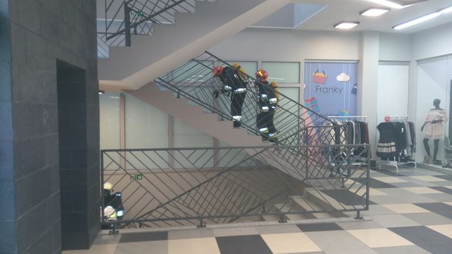 Ćwiczenia strażaków w centrum handlowym „Franky” 