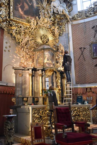 Trwa renowacja ołtarza w bardzkiej bazylice