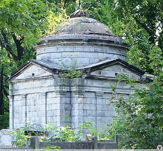 Mauzoleum rodziny Guttlerów znajduje się na starym cmentarzu w Złotym Stoku