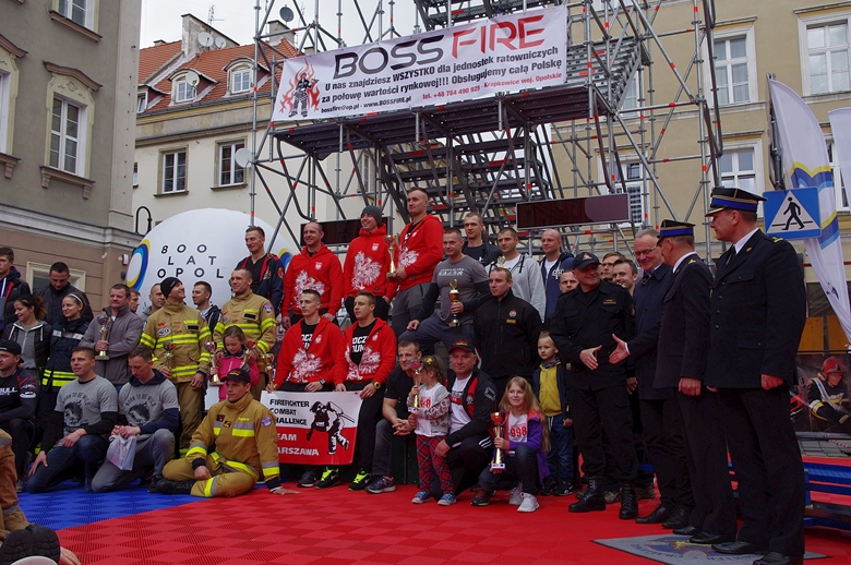 Strażacy-zawodowcy z Ząbkowic Śląskich na zawodach Firefighter Combat Challenge w Opolu