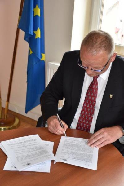 Podpisanie umowy na remont drogi gminnej w Opolnicy