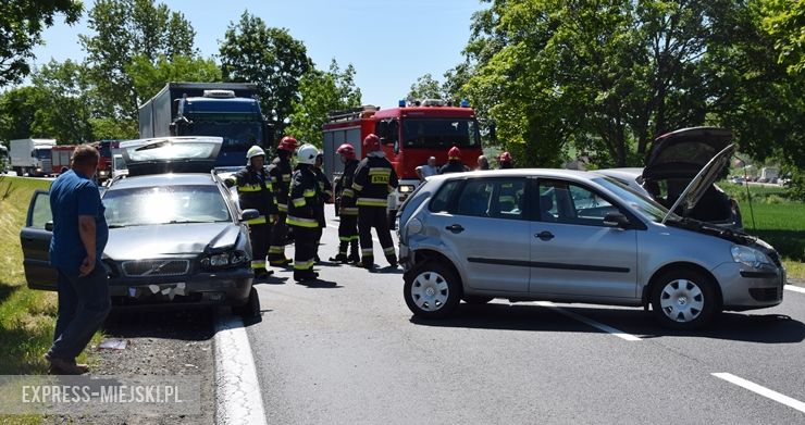 Zderzenie trzech aut na krajowej ósemce w Braszowicach