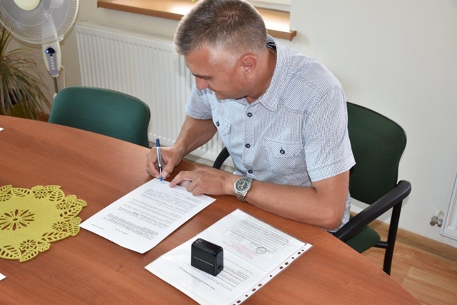Podpisano umowę na drogę dojazdową do gruntów rolnych w Dębowinie 