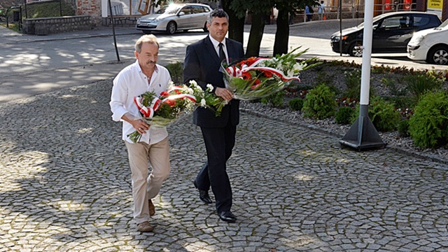 Marcin Orzeszek i Zygmunt Stelmach złożyli kwiaty na placu Jana Pawła II z okazji dnia Solidarności 