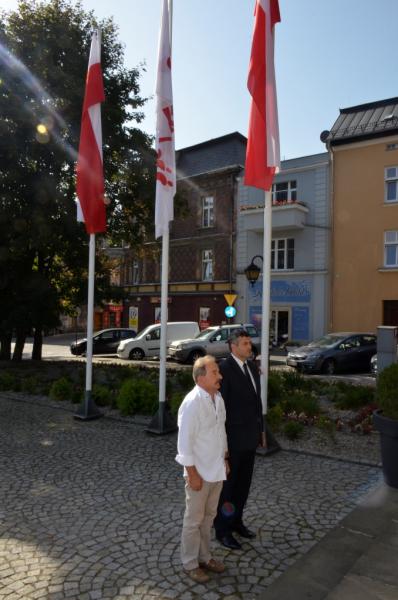 Marcin Orzeszek i Zygmunt Stelmach złożyli kwiaty na placu Jana Pawła II z okazji dnia Solidarności 