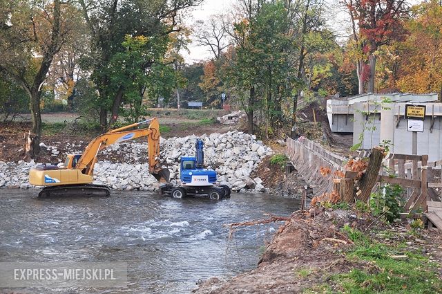 Prace przy przebudowie mostu w Kamieńcu Ząbkowickim (18 października)