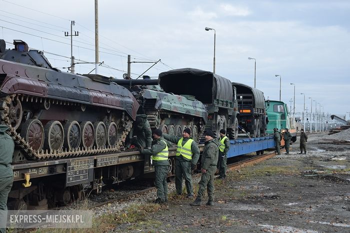 Ćwiczenia logistyczne w zakresie transportu operacyjnego, czyli ładowania ciężkiego sprzętu bojowego na transport kolejowy - 22. Batalion Piechoty Górskiej w Kłodzku