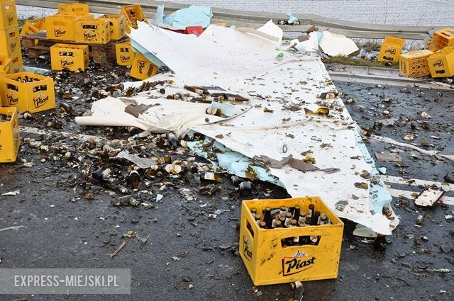 Tysiące rozbitych butelek po piwie na małej obwodnicy Ząbkowic Śląskich