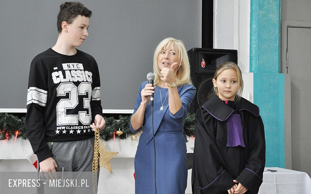 Spotkanie uczniów szkoły podstawowej z sędzią Anną Marią Wesołowską