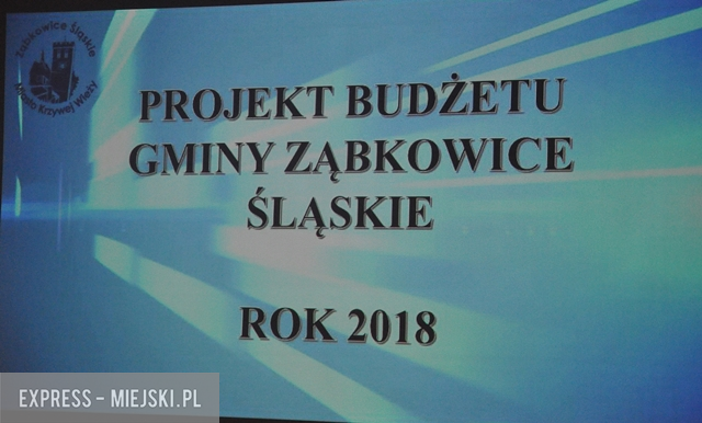 Prezentacja dotycząca budżetu na 2018 rok, którą radnym i przybyłym gościom przedstawił burmistrz Marcin Orzeszek