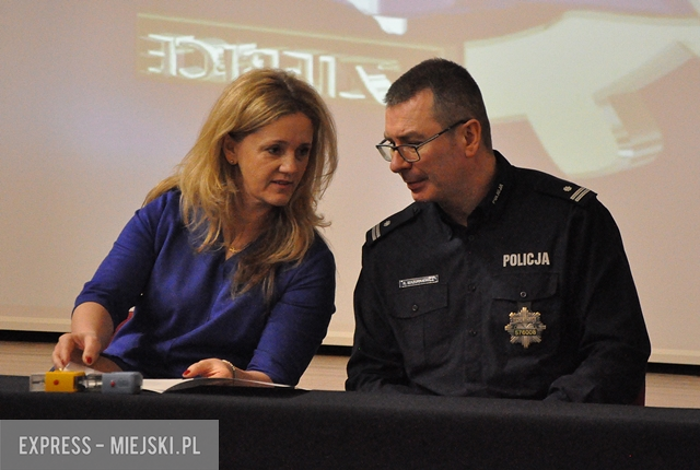 Uroczystość podpisania porozumienia o objęciu honorowym patronatem Komendanta Powiatowego Policji w Ząbkowicach Śląskich klas prawno-policyjnych w Ziębicach