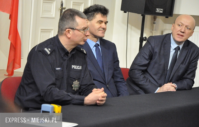 Uroczystość podpisania porozumienia o objęciu honorowym patronatem Komendanta Powiatowego Policji w Ząbkowicach Śląskich klas prawno-policyjnych w Ziębicach