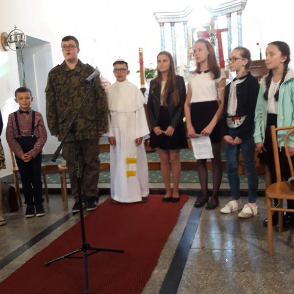 Uczniowie upamiętnili postać świętego Jana Pawła II. Był też konkurs wiedzy