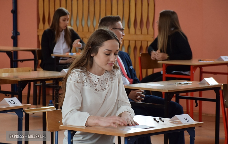 Uczniowie ogólniaka rozpoczęli egzamin maturalny