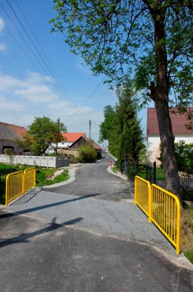 Dobiegają końca remonty dróg w Pawłowicach, Sieroszowie i Stolcu