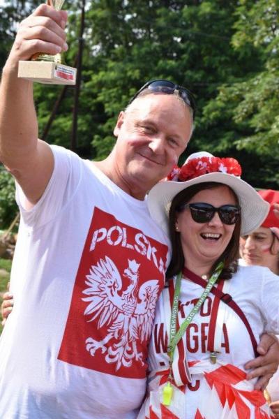 Włodarze gmin i urzędnicy kibicują reprezentacji Polski. VII Spływ Samorządowy Przełomem Bardzkim 