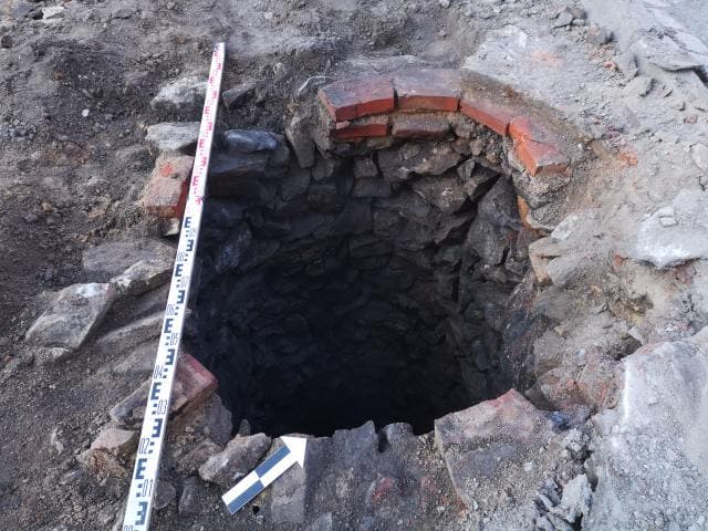 Studnia odkryta podczas rewitalizacji podwórka przy ul. Ciasnej