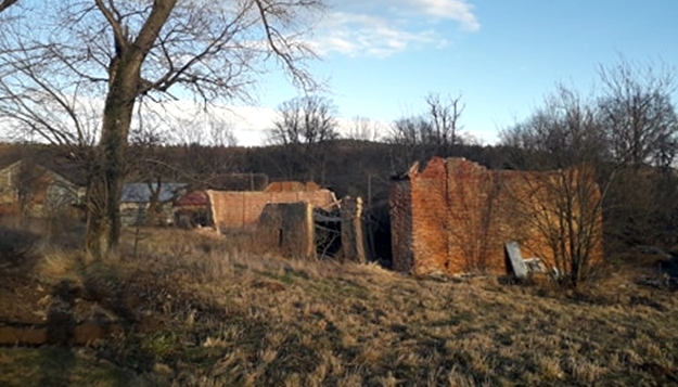 Zawalona stodoła w Grochowej