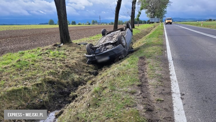 Zderzenie forda i skody na skrzyżowaniu między Tarnowem a Olbrachcicami Wielkimi