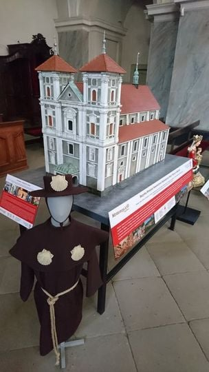 Miniaturowa makieta Bazyliki Mniejszej Nawiedzenia NMP w Bardzie