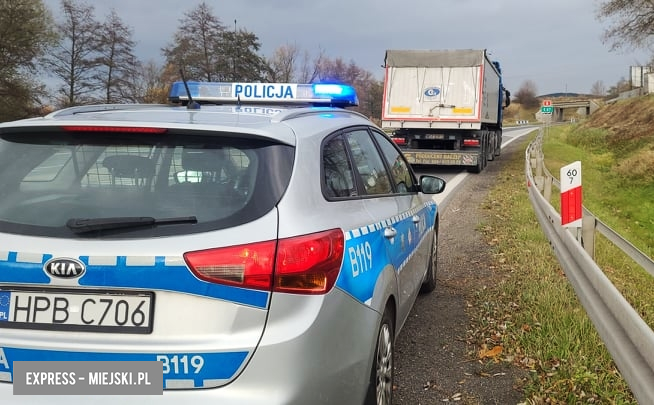 	Zderzenie osobówki z samochodem ciężarowym na skrzyżowaniu ul. Legnickiej z krajową ósemką