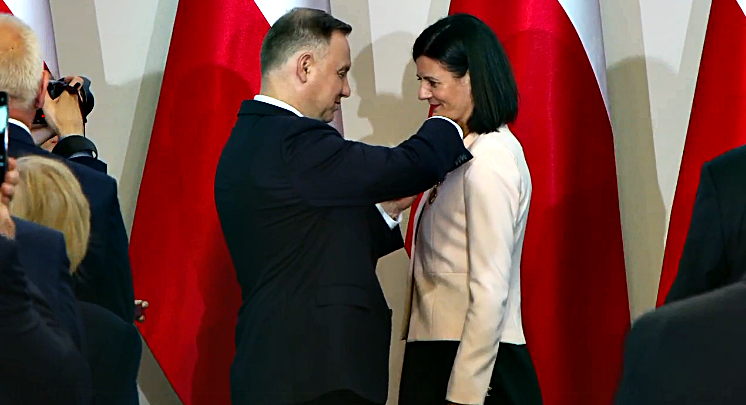 Burmistrz Grażyna Orczyk odznaczona Złotym Krzyżem Zasługi przez Prezydenta RP