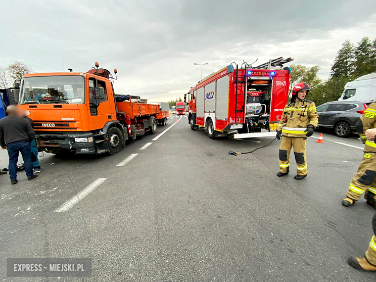 Zderzenie trzech pojazdów na skrzyżowaniu krajowej ósemki z ul. Legnicką 