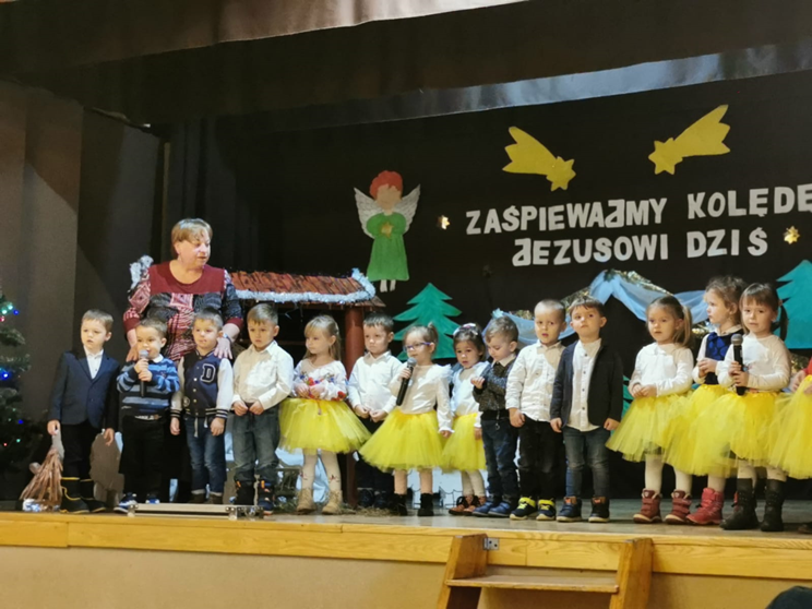 Jasełka w wykonaniu przedszkolaków z Kamieńca Ząbkowickiego