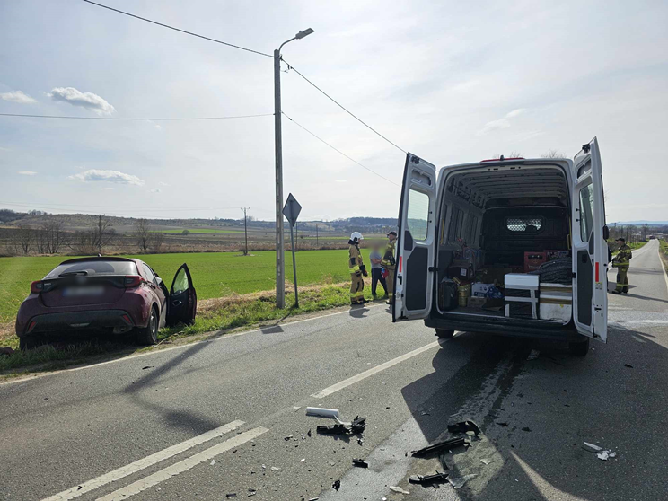 Zderzenie busa i osobówki w Ziębicach