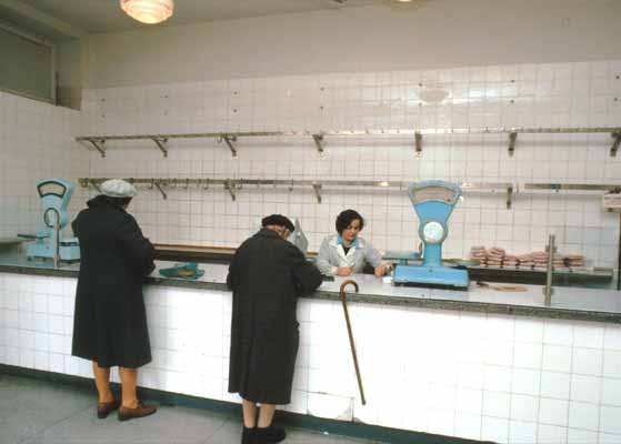 Zaopatrzenie sklepu mięsnego w latach 80.