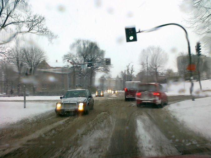 Śnieg sparaliżował ruch uliczny