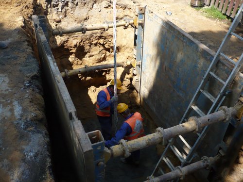 Kolejne metry kanalizacji w budowie