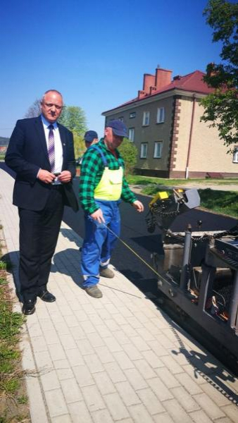 Dobiegają końca prace przy remoncie drogi gminnej w Grochowej