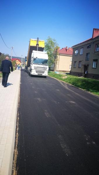 Dobiegają końca prace przy remoncie drogi gminnej w Grochowej