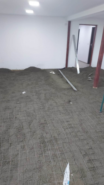 Remont podłogi szatni sportowej przy boisku w Ciepłowodach