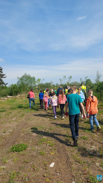 Sadzenie drzewek to coroczna tradycja, która odbywa się w ramach akcji „Zielona gmina Ząbkowice Śląskie”