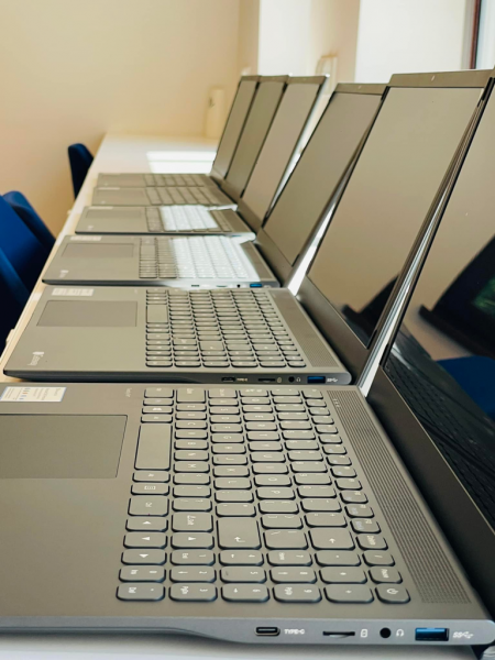 Dzięki realizacji projektu Ziębickie Centrum Kultury otrzymało bezpłatnie 6 laptopów, które posłużą podnoszeniu kompetencji cyfrowych mieszkańców gminy Ziębice