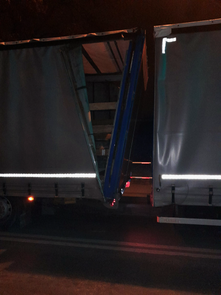 Samochód ciężarowy nie zmieścił się pod wiaduktem na ul. Wrocławskiej. Są utrudnienia
