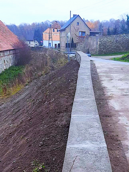 Kolejny etap rekonstrukcji muru oporowego w Doboszowicach na ukończeniu